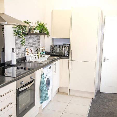 Cozy And Charming - 1 Bedroom Apartment - Free Parking, Transit Links, Close To Stadiums Манчестер Экстерьер фото
